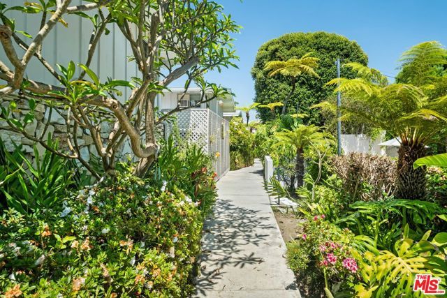 4040 Grand View Boulevard 60, Los Angeles, CA 90066