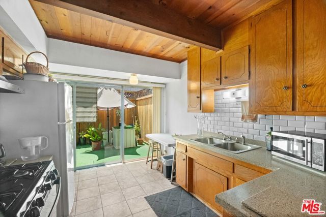 4040 Grand View Boulevard 60, Los Angeles, CA 90066