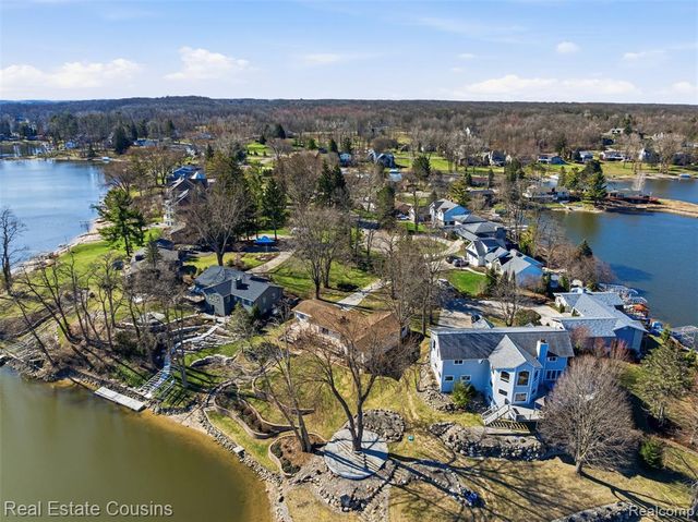 8028 Ore Knob Drive, Fenton, MI 48430