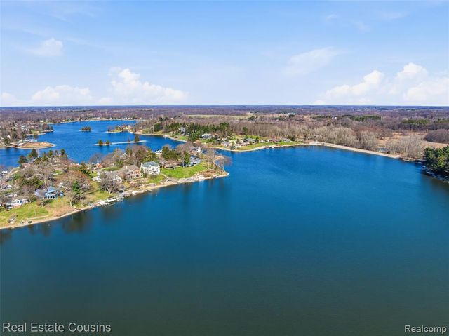 8028 Ore Knob Drive, Fenton, MI 48430