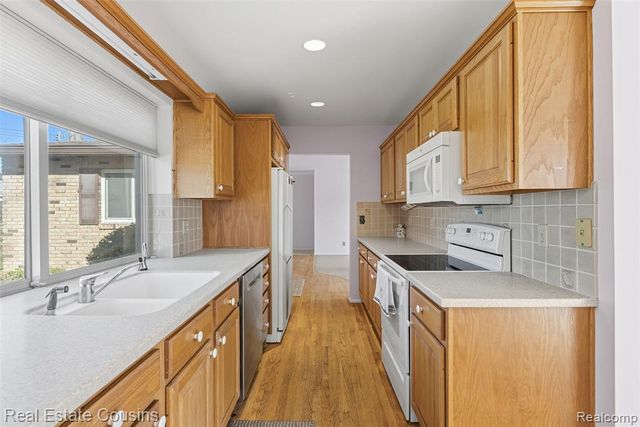 8028 Ore Knob Drive, Fenton, MI 48430