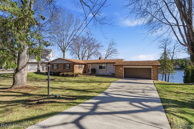 8028 Ore Knob Drive, Fenton, MI 48430