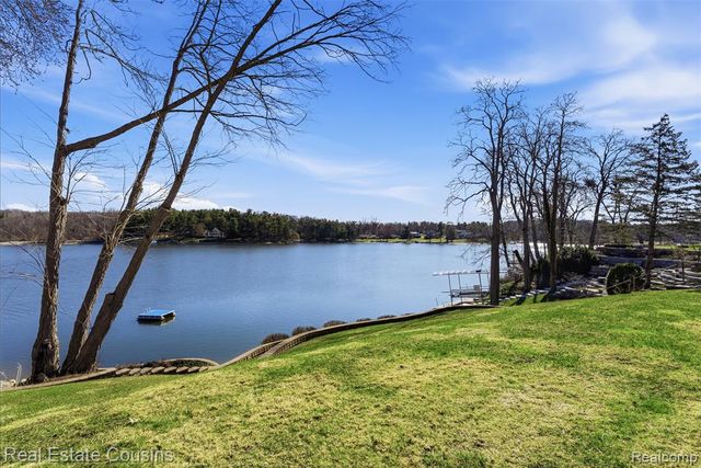 8028 Ore Knob Drive, Fenton, MI 48430