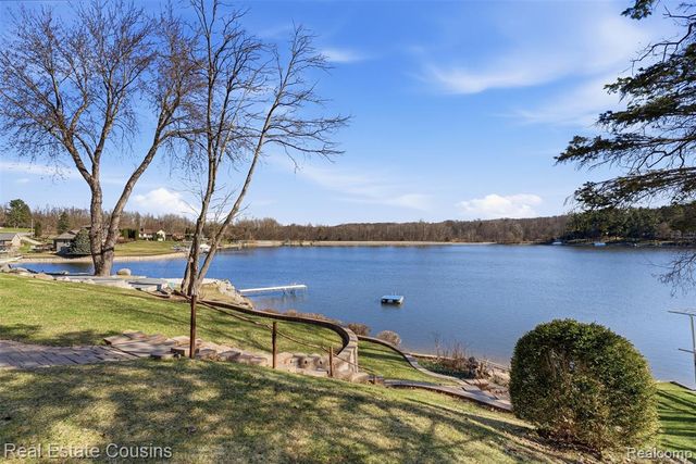 8028 Ore Knob Drive, Fenton, MI 48430