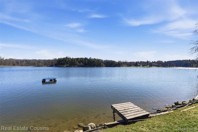 8028 Ore Knob Drive, Fenton, MI 48430