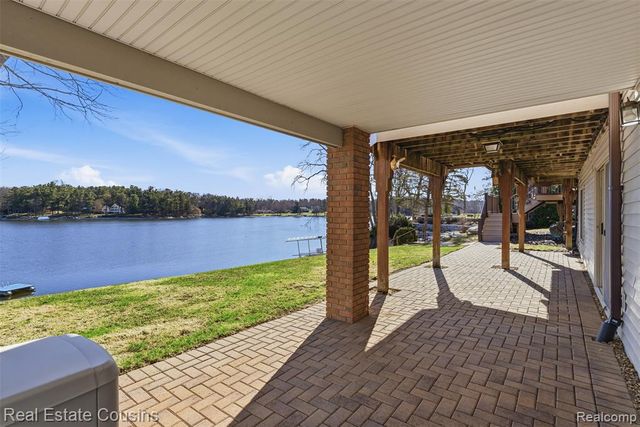 8028 Ore Knob Drive, Fenton, MI 48430