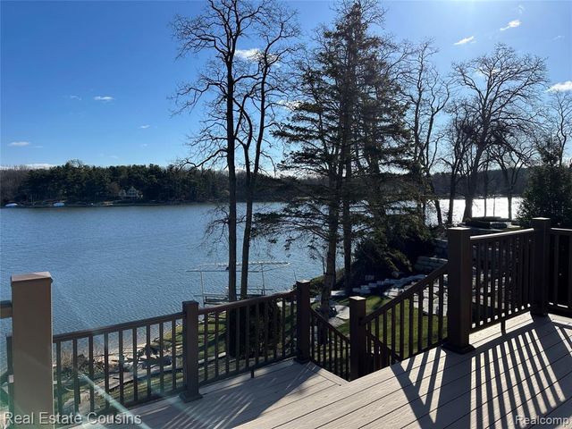 8028 Ore Knob Drive, Fenton, MI 48430