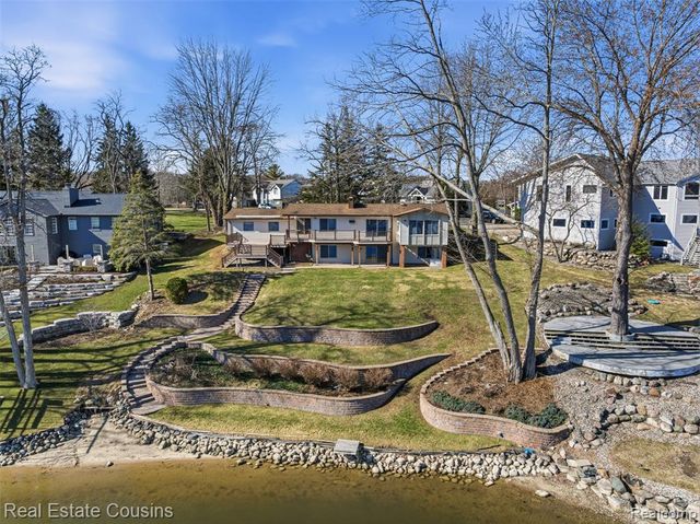 8028 Ore Knob Drive, Fenton, MI 48430