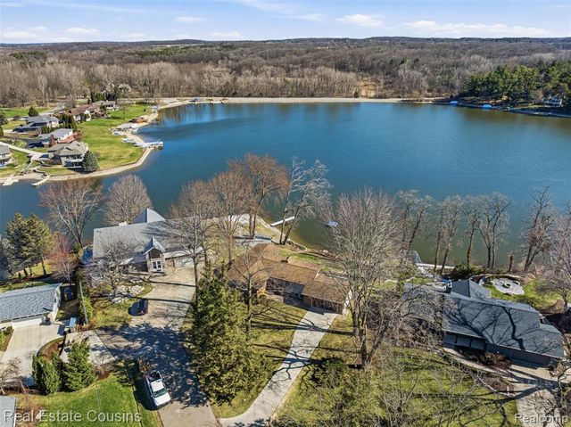 8028 Ore Knob Drive, Fenton, MI 48430