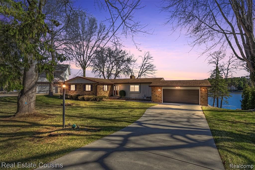 8028 Ore Knob Drive, Fenton, MI 48430