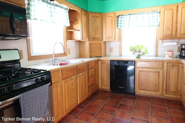 2447 W White Lake Drive, Fruitland Twp, MI 49461