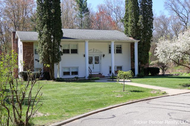 2447 W White Lake Drive, Fruitland Twp, MI 49461