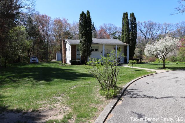 2447 W White Lake Drive, Fruitland Twp, MI 49461