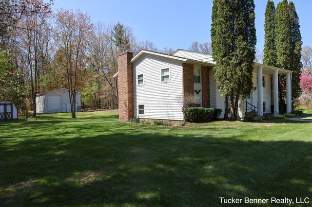2447 W White Lake Drive, Fruitland Twp, MI 49461
