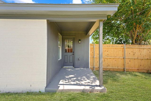 204 Briarglen Drive, Cedar Hill, TX 75104