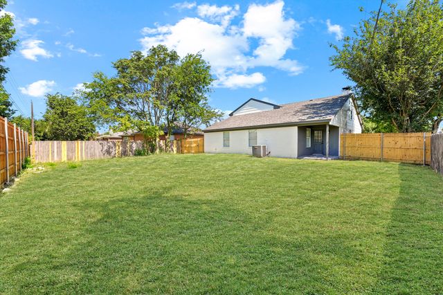 204 Briarglen Drive, Cedar Hill, TX 75104