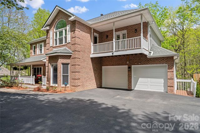 483 Heather Marie Drive, Hendersonville, NC 28792