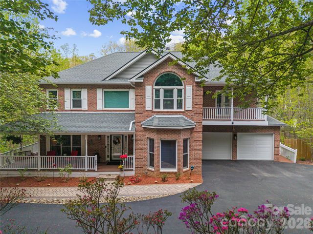 483 Heather Marie Drive, Hendersonville, NC 28792