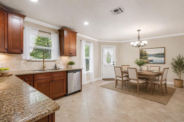 1427 Bonnyview DR, Canyon Lake, TX 78133