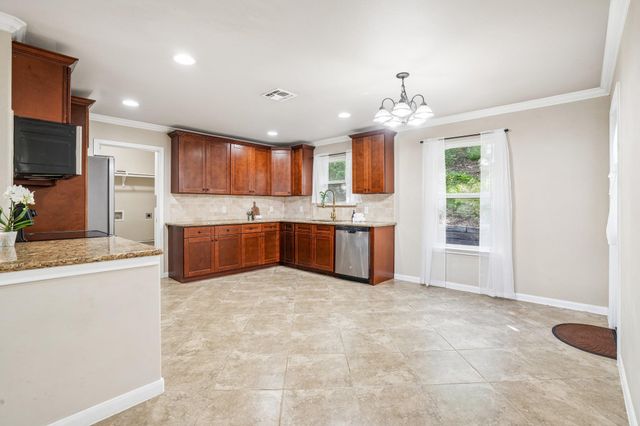 1427 Bonnyview DR, Canyon Lake, TX 78133