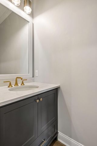270 Wayzata Boulevard E, Wayzata, MN 55391