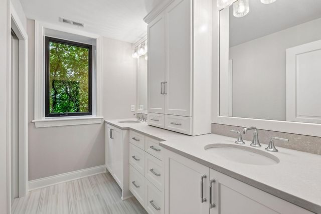 270 Wayzata Boulevard E, Wayzata, MN 55391