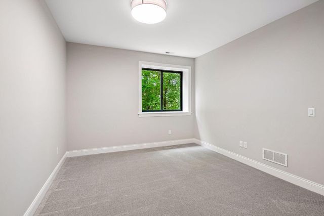270 Wayzata Boulevard E, Wayzata, MN 55391
