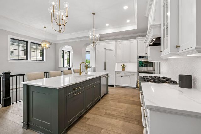 270 Wayzata Boulevard E, Wayzata, MN 55391