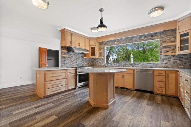 6600 N BALLARD ROAD, Appleton, WI 54913