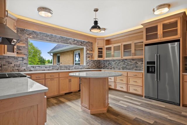 6600 N BALLARD ROAD, Appleton, WI 54913