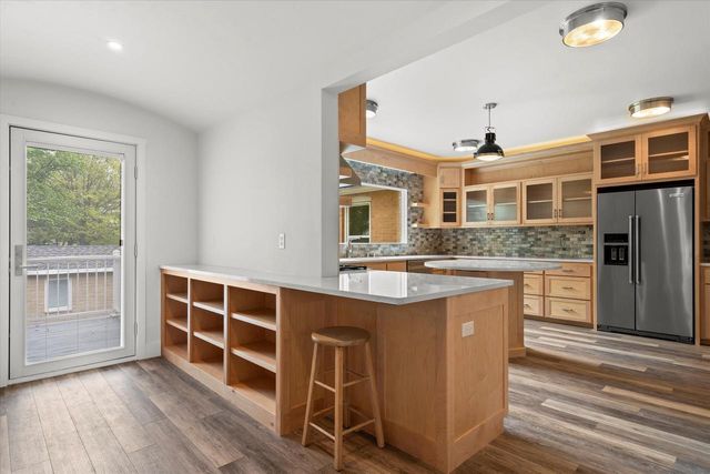 6600 N BALLARD ROAD, Appleton, WI 54913