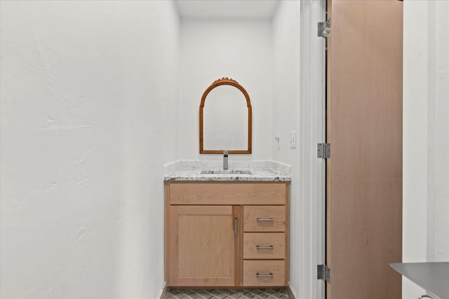 6600 N BALLARD ROAD, Appleton, WI 54913