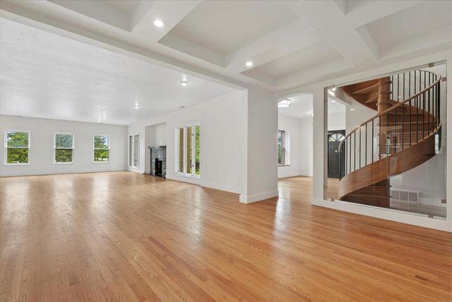 6600 N BALLARD ROAD, Appleton, WI 54913