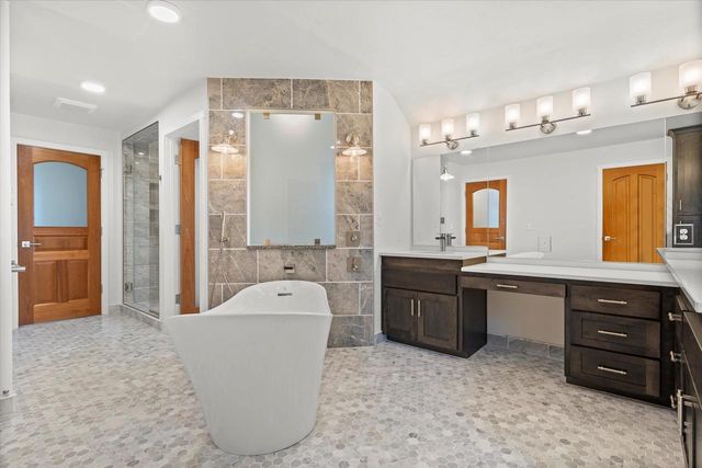 6600 N BALLARD ROAD, Appleton, WI 54913