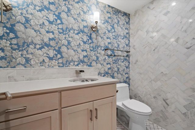 6600 N BALLARD ROAD, Appleton, WI 54913