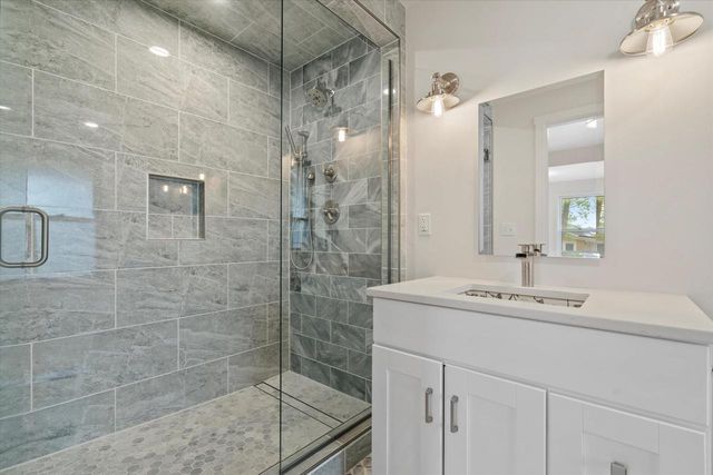 6600 N BALLARD ROAD, Appleton, WI 54913