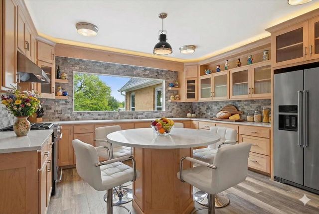 6600 N BALLARD ROAD, Appleton, WI 54913