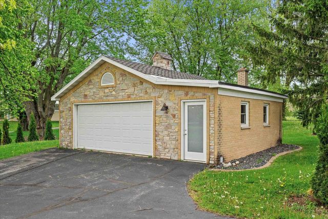 6600 N BALLARD ROAD, Appleton, WI 54913