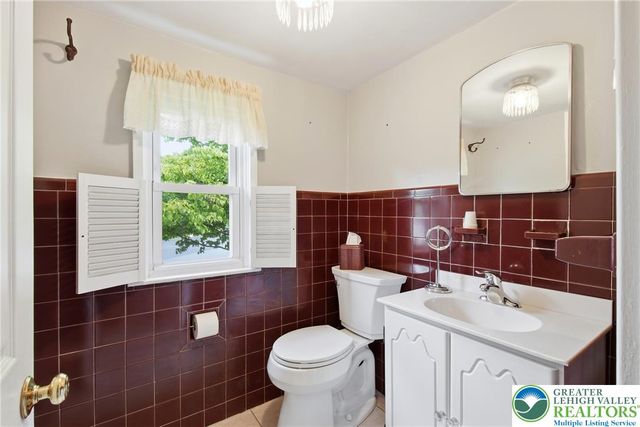 1866 Carlisle Street, Bethlehem City, PA 18017