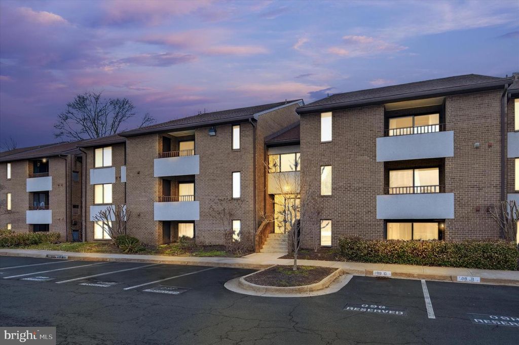 Image 1 of property listing at 509 FLORIDA AVE #103, Herndon, VA 20170