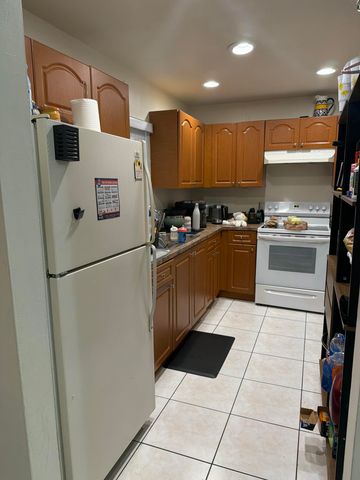 800 SW 9TH Street, Hallandale Beach, FL 33009