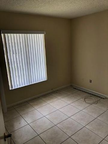 800 SW 9TH Street, Hallandale Beach, FL 33009