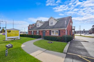 223 N Il Route 21 2A, Gurnee, IL 60031