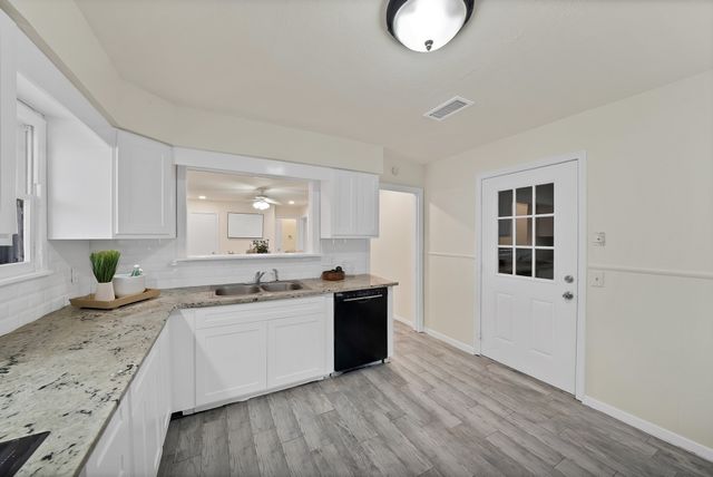 5432 Dennis Avenue, Fort Worth, TX 76114