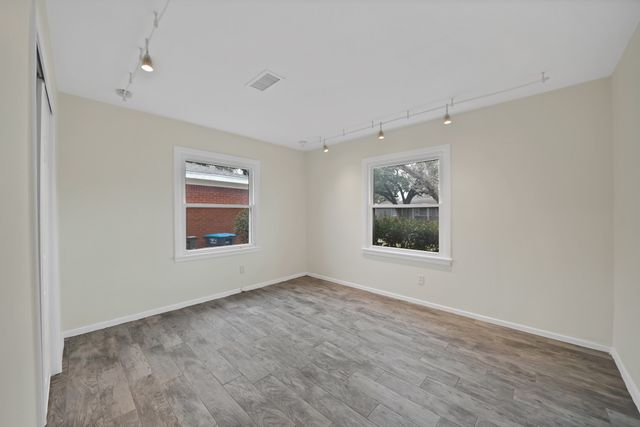 5432 Dennis Avenue, Fort Worth, TX 76114