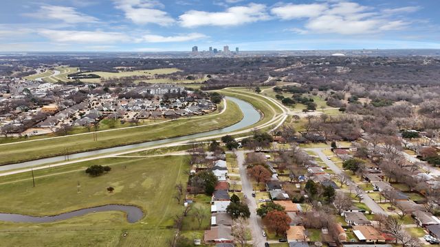 5432 Dennis Avenue, Fort Worth, TX 76114