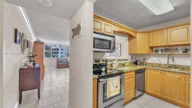 3180 S Ocean Dr 322, Hallandale Beach, FL 33009