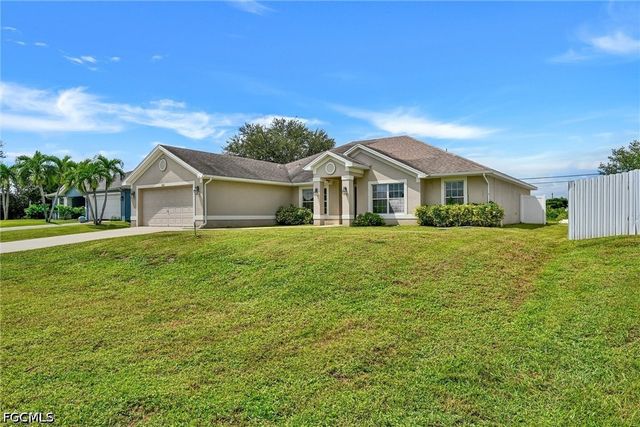 2216 NE 17th AVE, Cape Coral, FL 33909