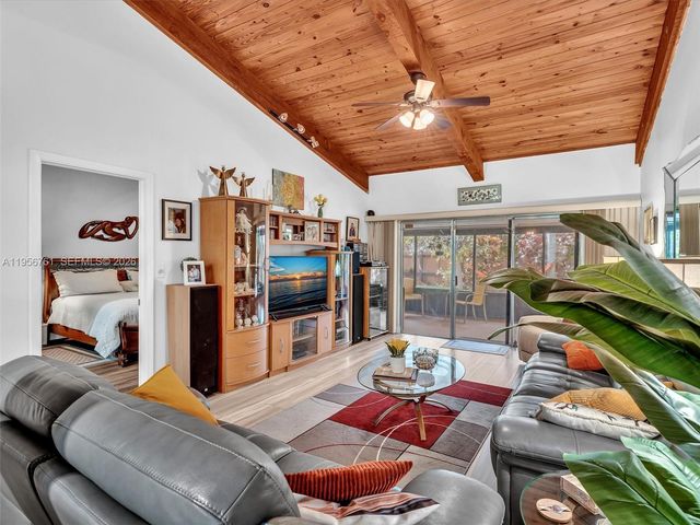 2350 Elm Ct, Pembroke Pines, FL 33026