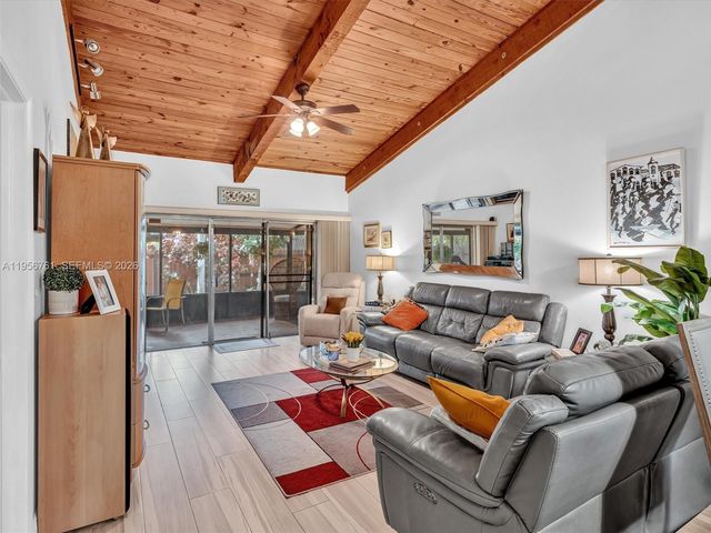 2350 Elm Ct, Pembroke Pines, FL 33026